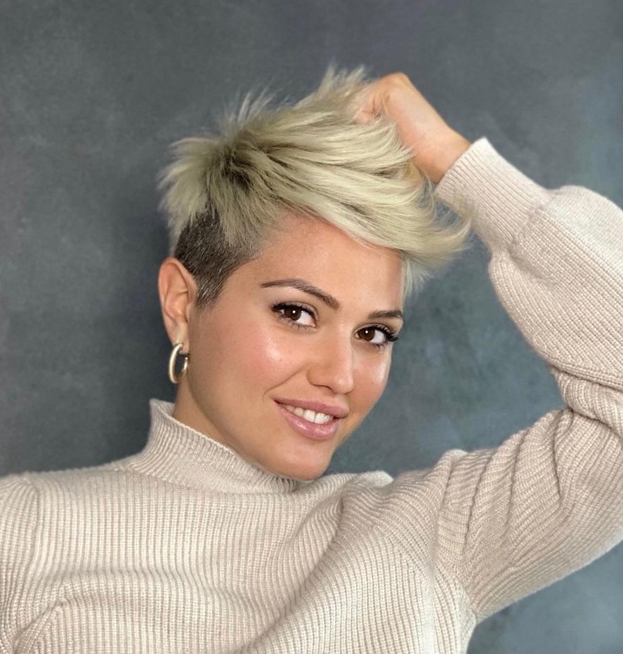 Women’s Two-Tone Short Undercut Hairstyle